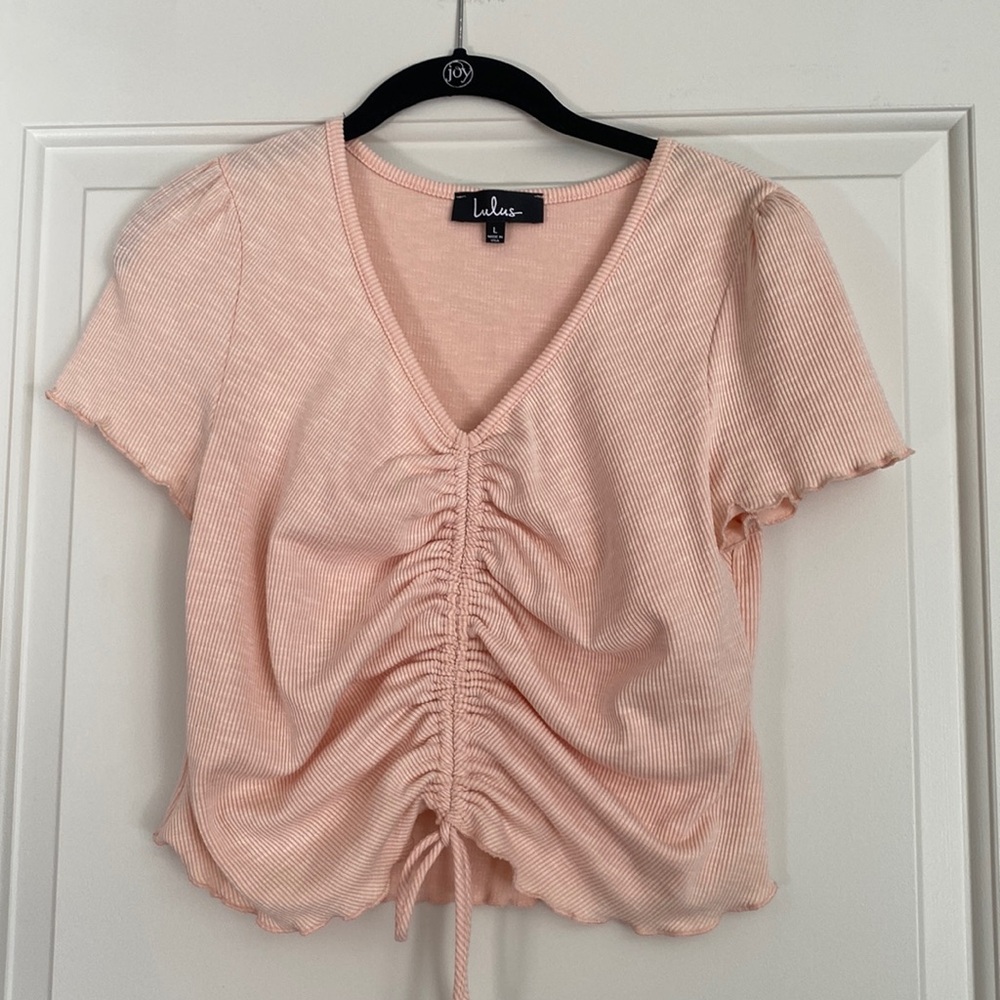 VERY FLATTERING Lulus women's pink v-neck scrunched short sleeve cropped shirt